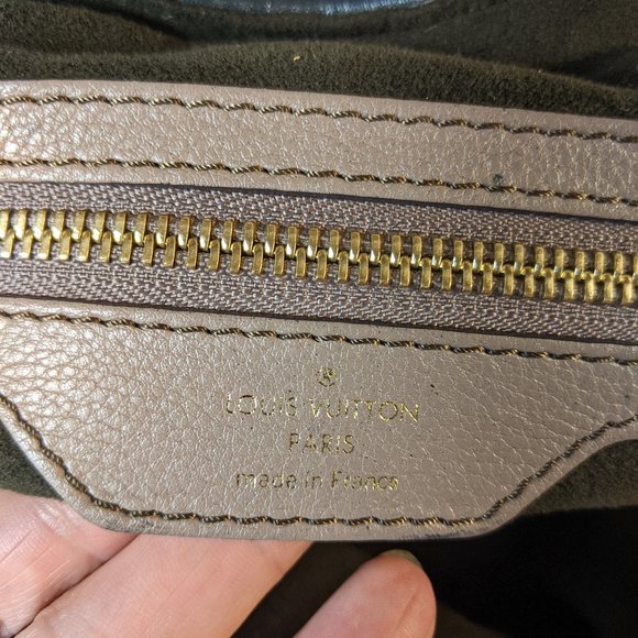 Auth Louis Vuitton Mahina Large Leather bag - Picture 10 of 16